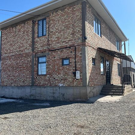 Maral Guesthouse Каракол Экстерьер фото