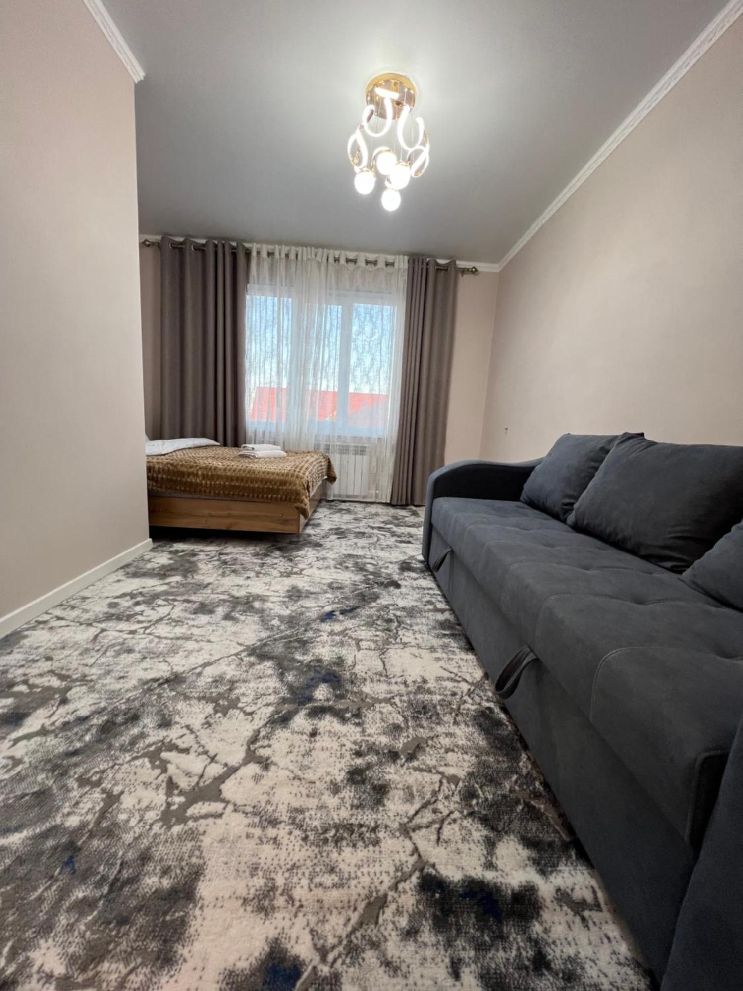 Maral Guesthouse Каракол Экстерьер фото