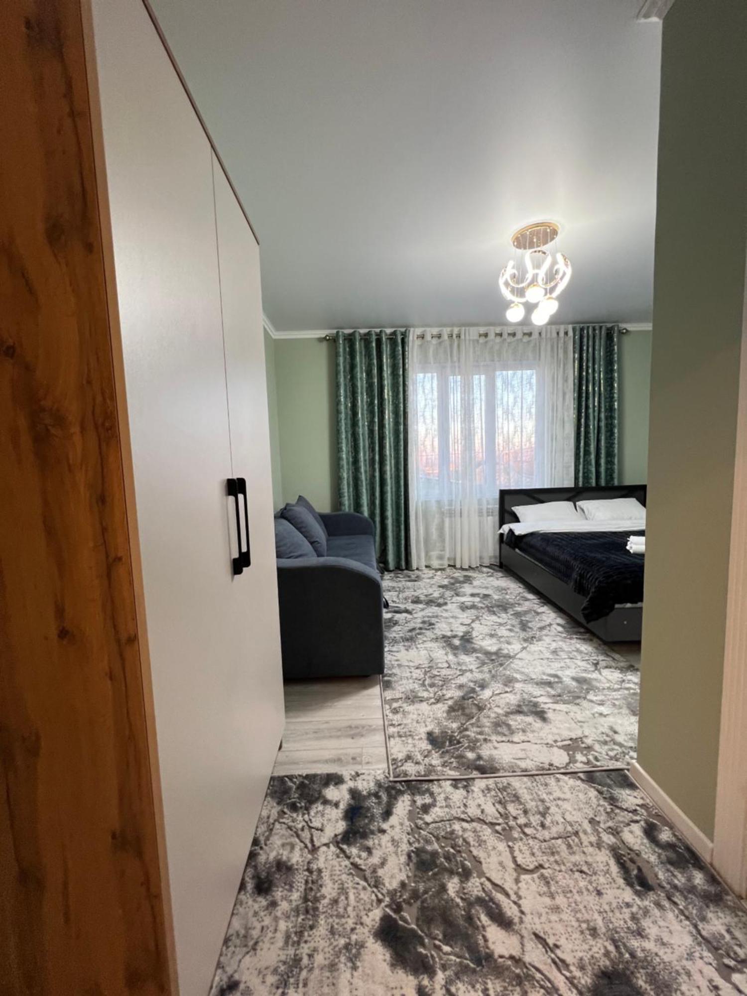 Maral Guesthouse Каракол Экстерьер фото