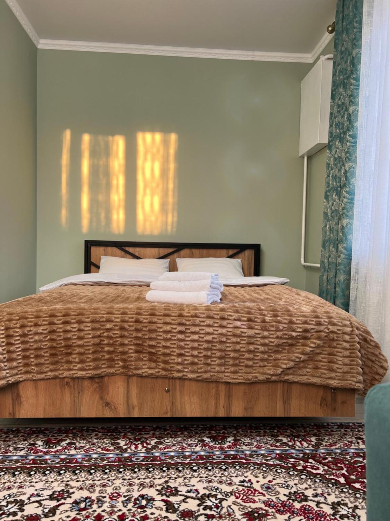 Maral Guesthouse Каракол Экстерьер фото