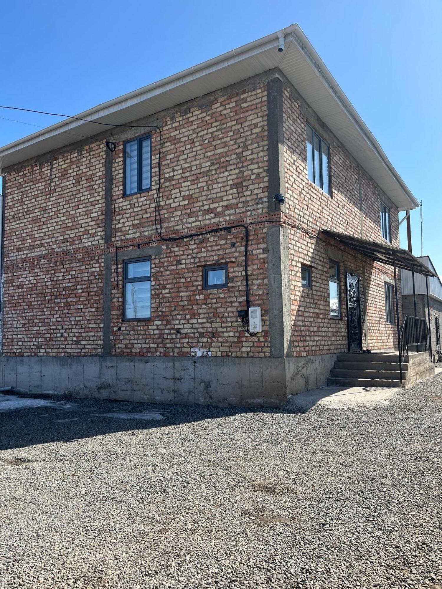 Maral Guesthouse Каракол Экстерьер фото